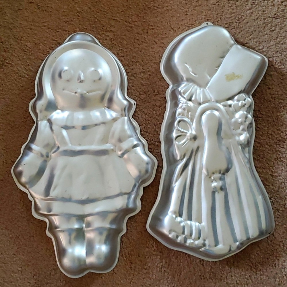 Vintage Holly Hobbie Raggedy Ann Cake Pan Lot. 1971, 1975.